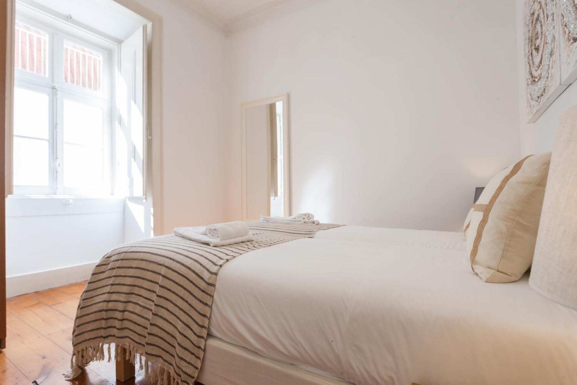 Tejo Vintage Three-Bedroom Apartment - By Lu Holidays Lisboa المظهر الخارجي الصورة